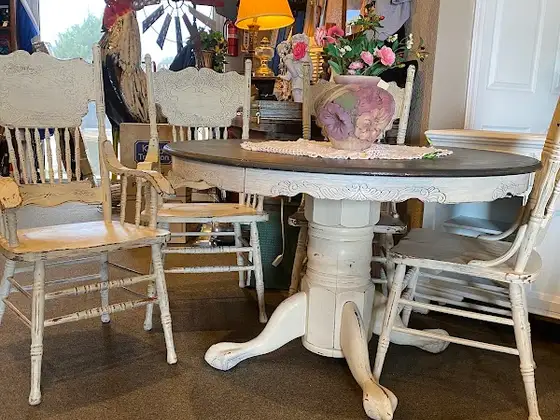 Sandie's Antiques & Collectibles