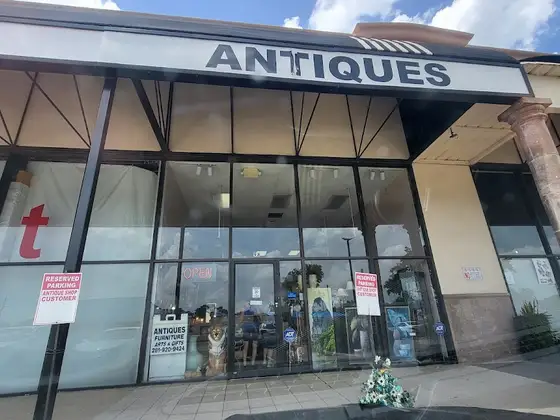 Sheila's Gracious Interiors & Antiques