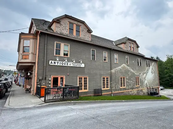 Tannersville Antiques and Artisan Center in Tannersville, NY