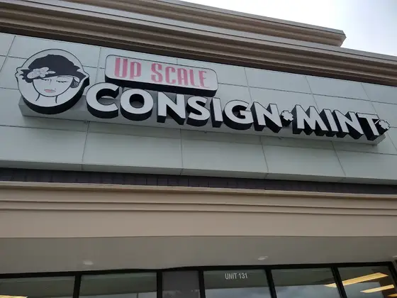 Upscale Consign*MINT*