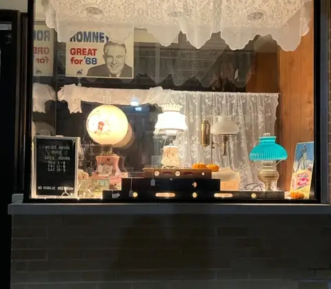 Vintage Brook Nook