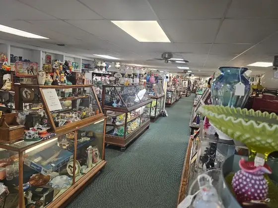 Williamstown Antique Mall in Williamstown, WV