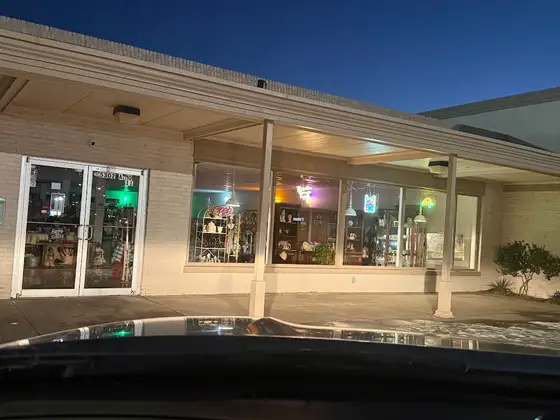 Zen’s Mega Thrift Shop